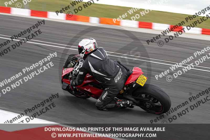 cadwell no limits trackday;cadwell park;cadwell park photographs;cadwell trackday photographs;enduro digital images;event digital images;eventdigitalimages;navarra;no limits trackdays;peter wileman photography;racing digital images;trackday digital images;trackday photos